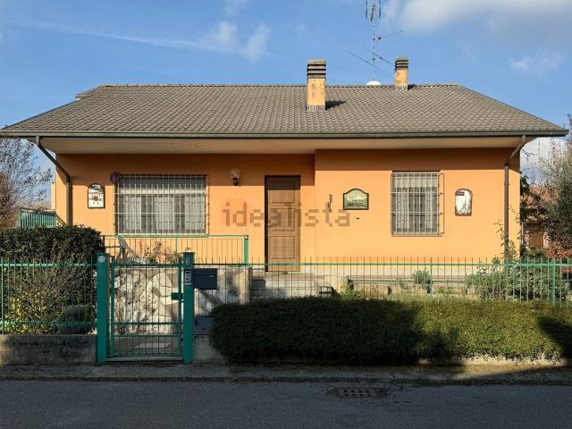 Case e ville in vendita di 216 m² in Via A. Bascapè, 3