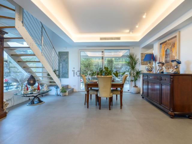 Case e ville in vendita di 216 m² in Via Amalia Lanzerotti Pantano, 25