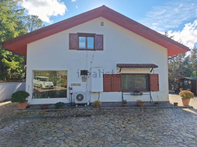 Case e ville in vendita di 216 m² in Via Aria Silvana, 114