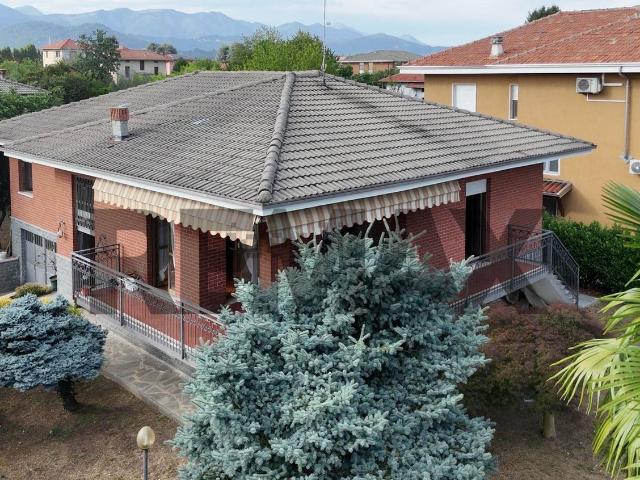 Case e ville in vendita di 216 m² in Via Brina Aldo, 22