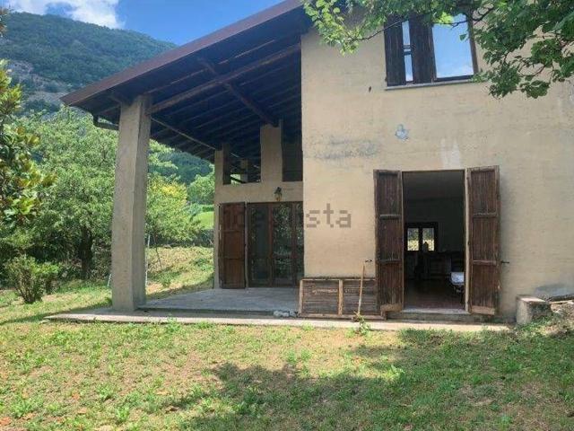 Case e ville in vendita di 216 m² in Via Gajum, 15