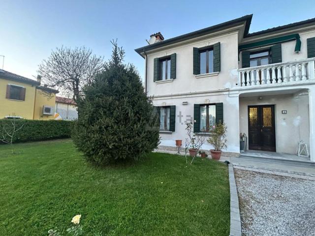 Case e ville in vendita di 216 m² in Via Giuseppe Giusti