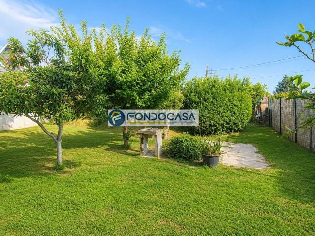 Case e ville in vendita di 216 m² in Via delle Capanne