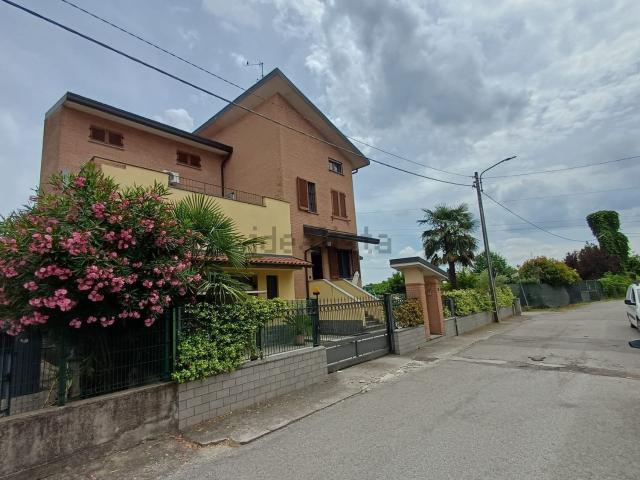 Case e ville in vendita di 216 m² in Via Filippo Turati, 16