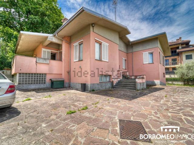 Case e ville in vendita di 216 m² in Via Fratelli Cervi, 6