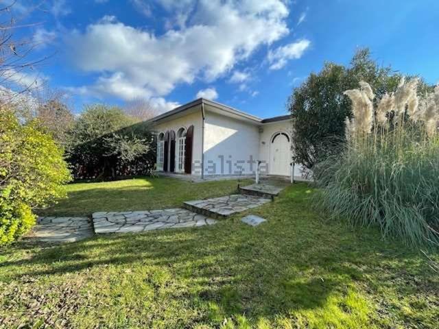 Case e ville in vendita di 216 m² in Via Montello