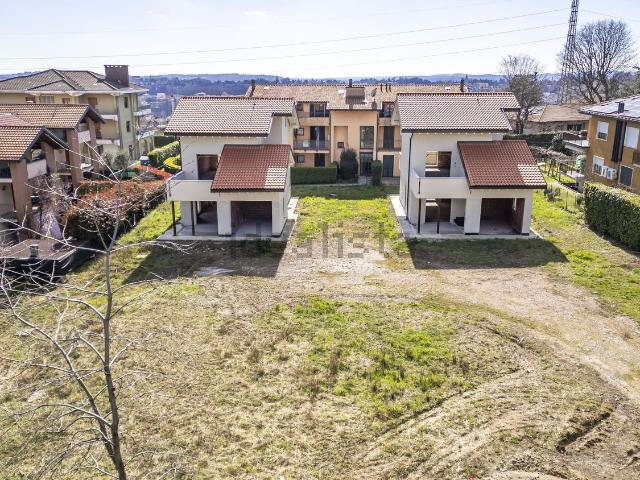 Case e ville in vendita di 216 m² in Via roccolo