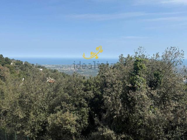 Case e ville in vendita di 216 m² in Viale del Buco