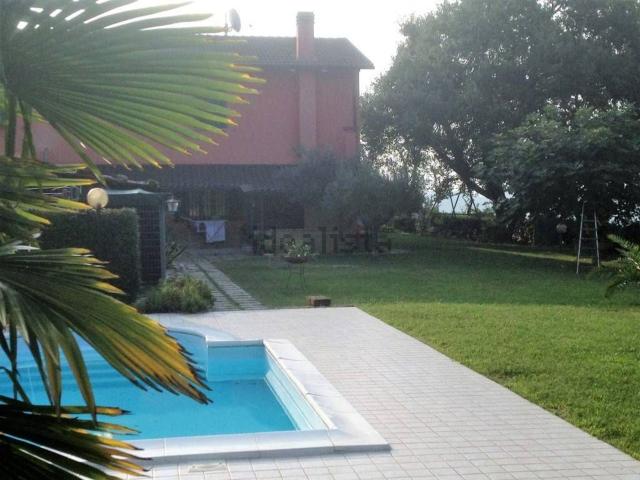 Case e ville in vendita di 217 m²