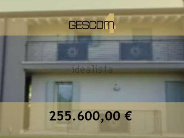 Case e ville in vendita di 217 m² in Via Avenali
