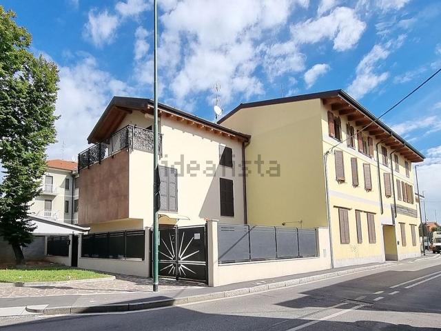 Case e ville in vendita di 217 m² in Via Giuseppe Di Vittorio