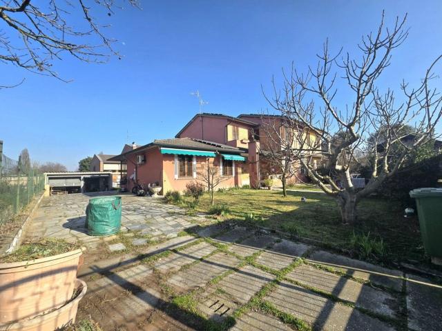Case e ville in vendita di 217 m² in Via delle Roncaglie, 5