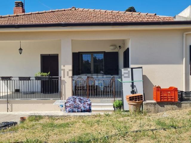 Case e ville in vendita di 217 m² in Via Esterna Spartiviolo