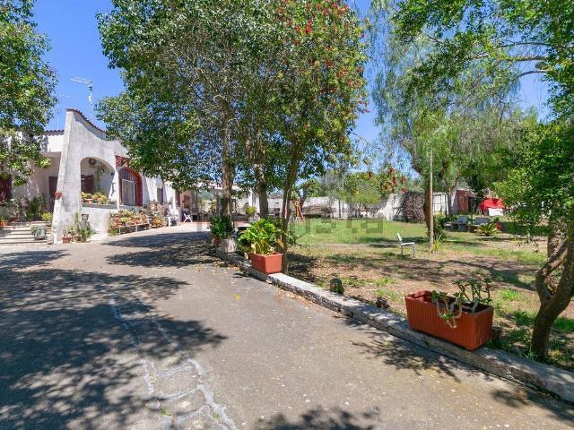 Case e ville in vendita di 217 m² in Via Martiri D&apos Otranto, 3
