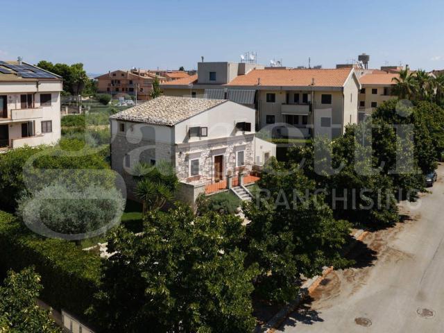Case e ville in vendita di 217 m² in Via R. Livatino, 18