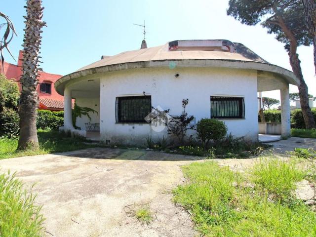 Case e ville in vendita di 217 m² in Viale Colle Romito, 52