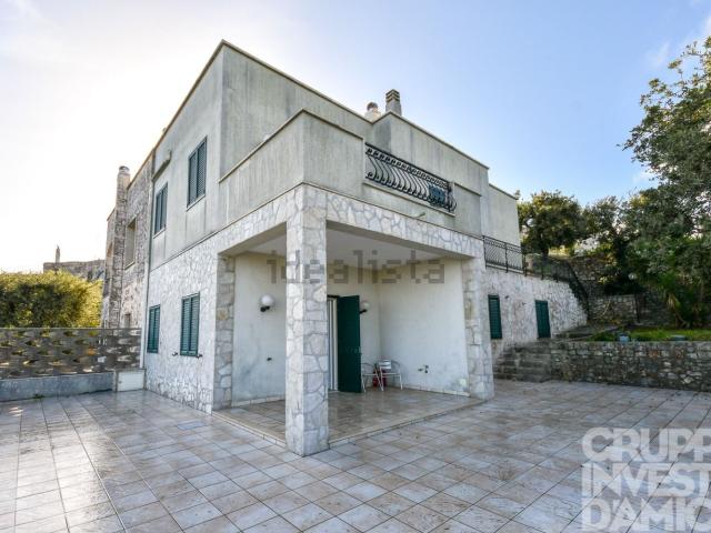 Case e ville in vendita di 217 m² in Viale Monte Abella