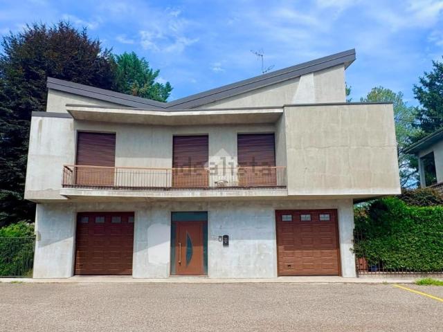 Case e ville in vendita di 217 m² in Corso Sempione