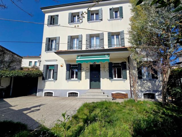 Case e ville in vendita di 218 m² in Via Cal di Breda, 1