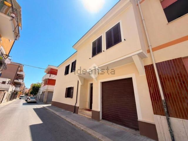 Case e ville in vendita di 218 m² in Via Adriatica, 52