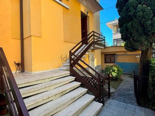 Case e ville in vendita di 218 m² in Via Aldo Muston