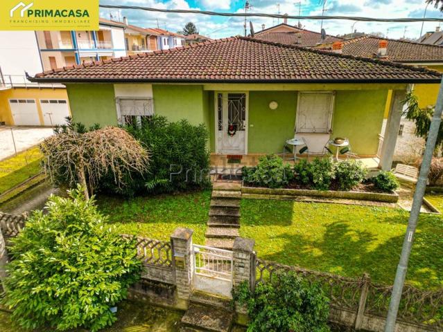 Case e ville in vendita di 218 m² in Via Galileo Galilei
