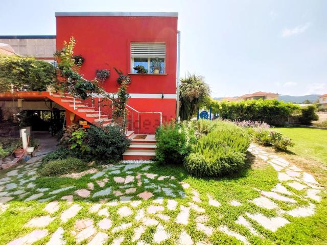 Case e ville in vendita di 218 m² in Via della Bea, 26