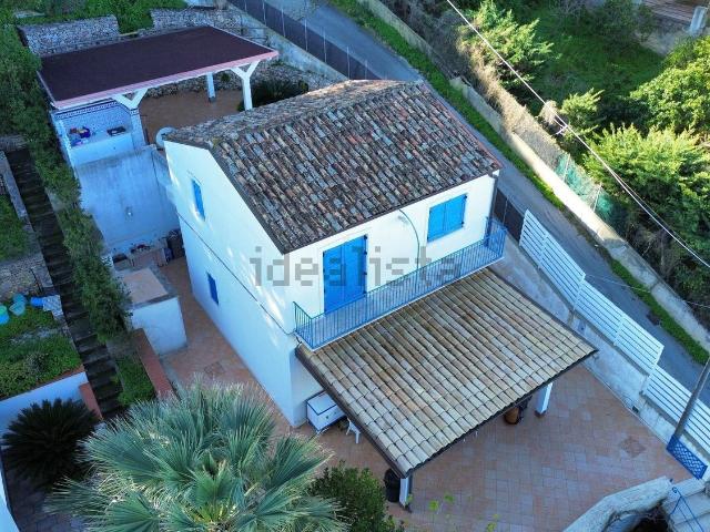 Case e ville in vendita di 218 m² in Via delle Zagare