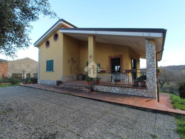 Case e ville in vendita di 218 m² in Via San Raffaele, 2