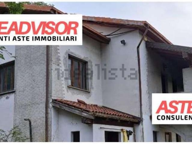 Case e ville in vendita di 218 m² in Via Stazione, 3
