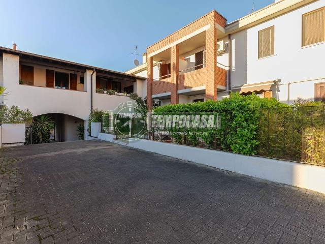 Case e ville in vendita di 218 m² in Via Roma, 27