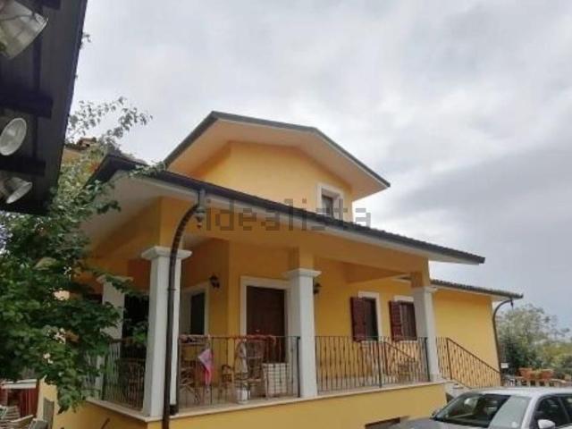 Case e ville in vendita di 218 m² in Largo Madonna del Rosario