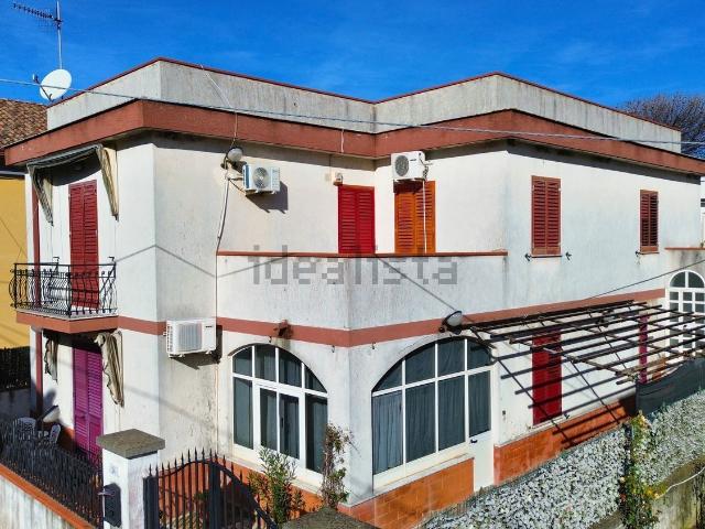 Case e ville in vendita di 219 m² in Via Cerere, 24