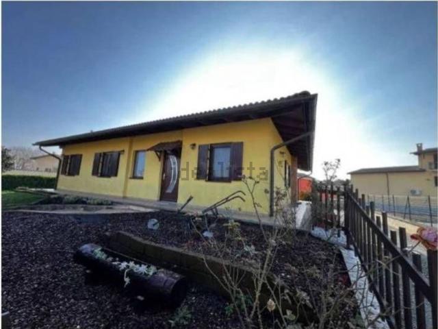 Case e ville in vendita di 219 m² in Via Amendola, 32
