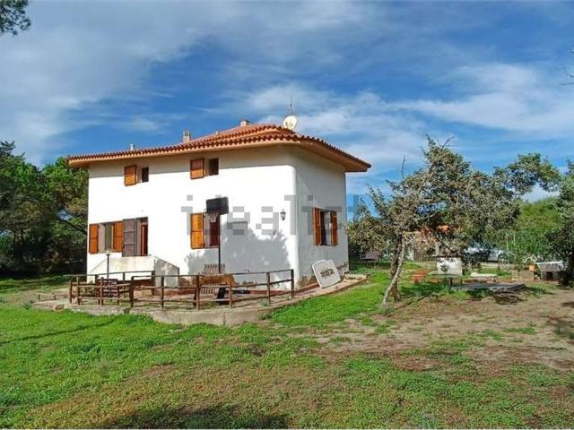 Case e ville in vendita di 219 m² in Via degli Oleandri