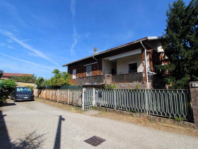 Case e ville in vendita di 219 m² in Corso Endine, 8