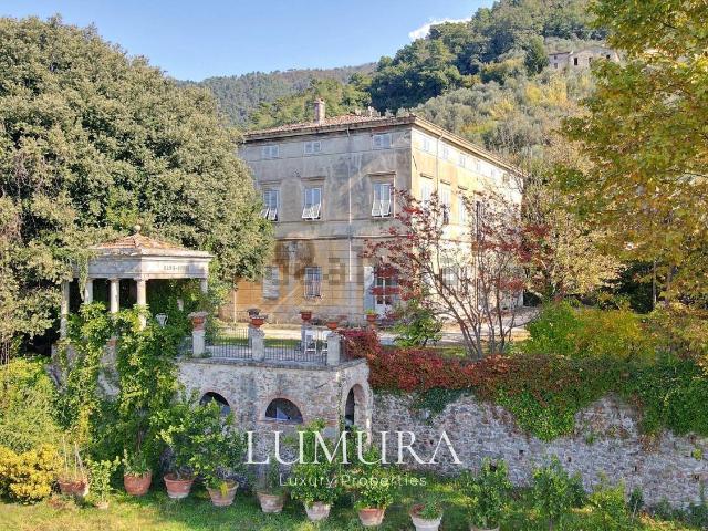 Case e ville in vendita di 2200 m² in Via per Camaiore