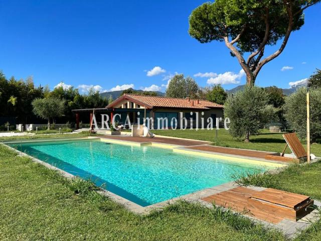 Case e ville in vendita di 220 m²