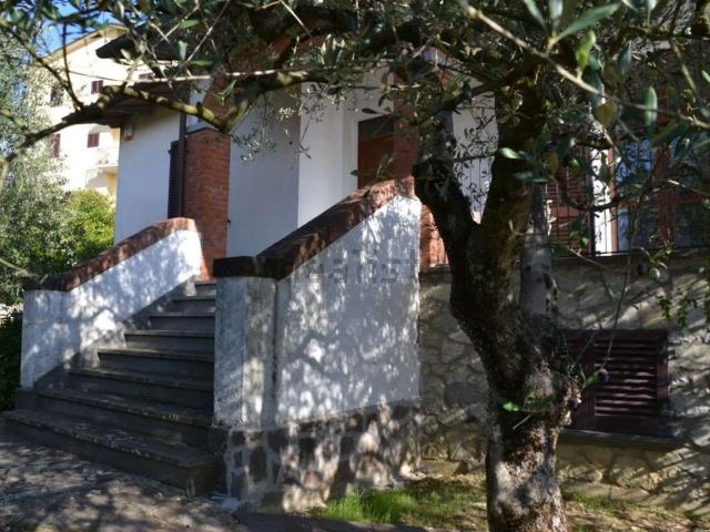 Case e ville in vendita di 220 m²