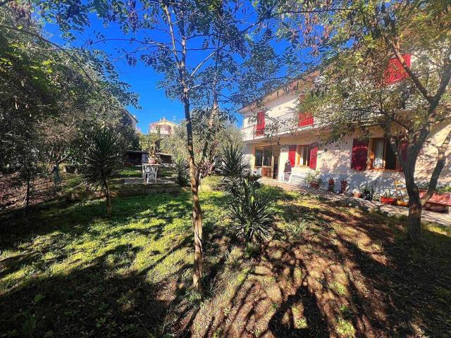 Case e ville in vendita di 220 m²