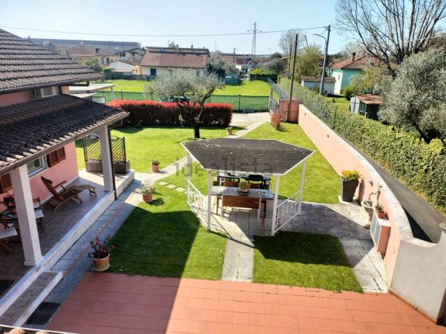 Case e ville in vendita di 220 m²