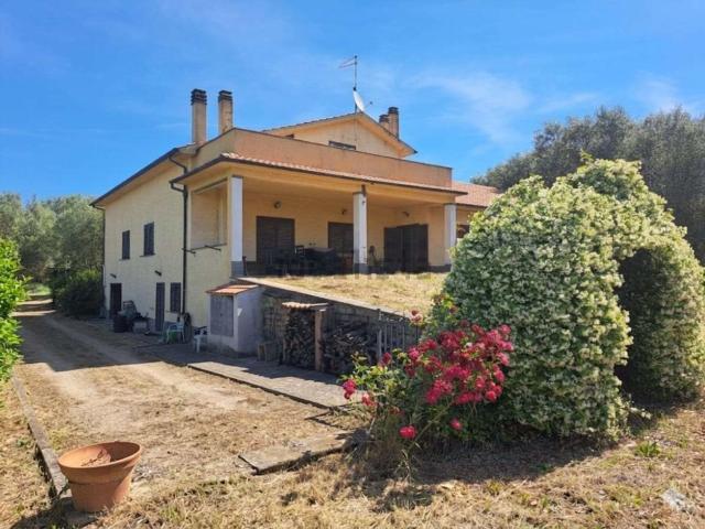 Case e ville in vendita di 220 m²