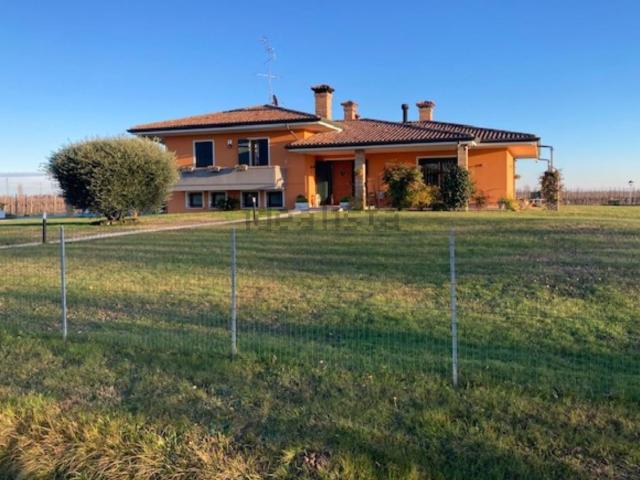 Case e ville in vendita di 220 m²