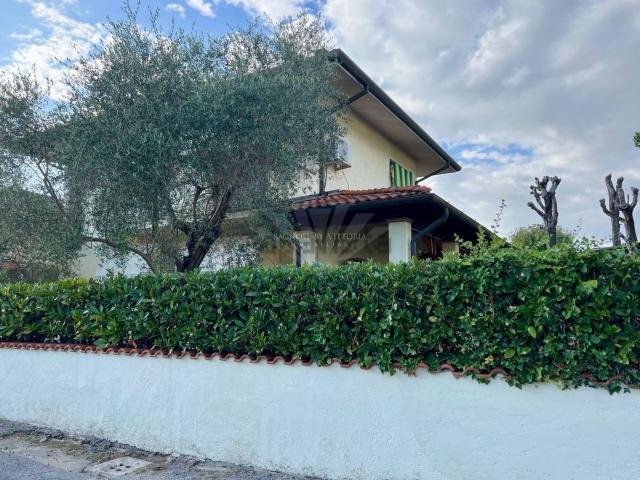 Case e ville in vendita di 220 m²