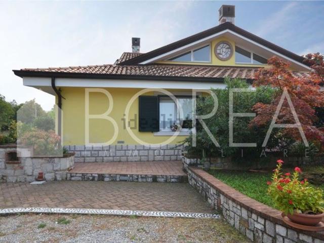 Case e ville in vendita di 220 m²