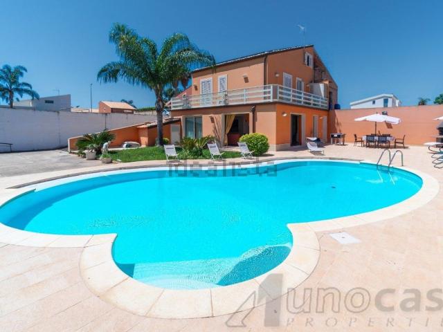Case e ville in vendita di 220 m²