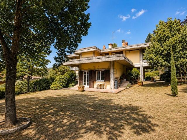 Case e ville in vendita di 220 m²
