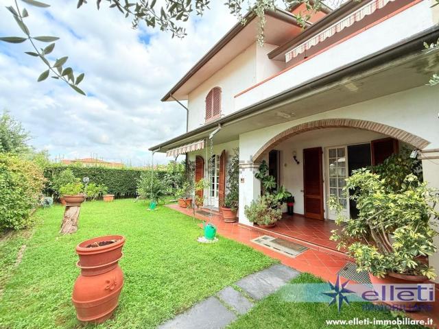 Case e ville in vendita di 220 m²