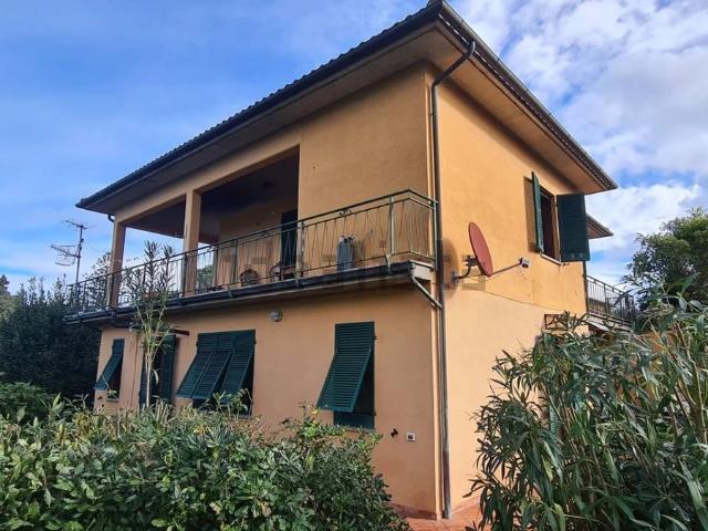 Case e ville in vendita di 220 m²