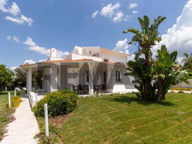 Case e ville in vendita di 220 m²